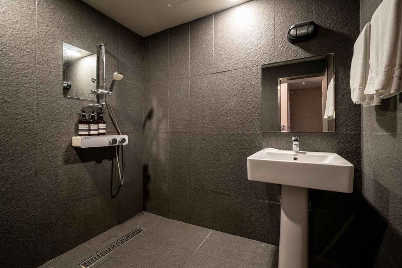 Hotel Ignis Oncheonjang Busan Bagian luar foto