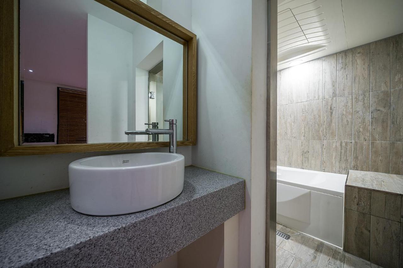 Hotel Ignis Oncheonjang Busan Bagian luar foto