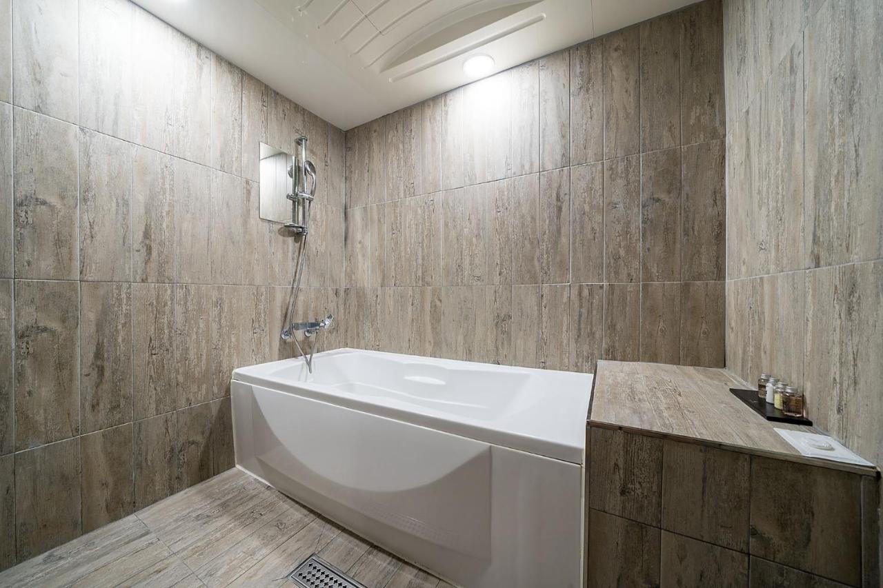 Hotel Ignis Oncheonjang Busan Bagian luar foto