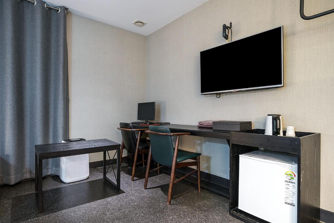 Hotel Ignis Oncheonjang Busan Bagian luar foto